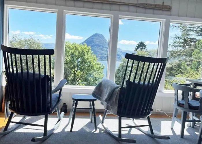 4 Person In Svelgen-by Traum * Sorgulen